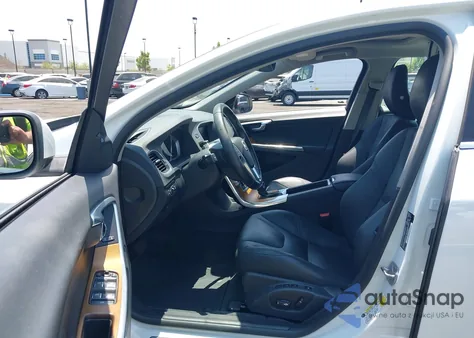 2016 Volvo S60 Premier из США, поврежденный, VIN LYV402FK3GB107420